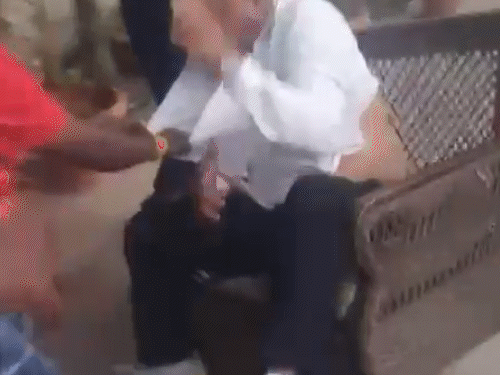 बकाया रकम नहीं चुकाने को लेकर विवाद हुआ था। इसके बाद 4-5 लोगों ने पिटाई की।