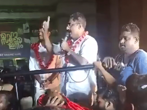 केरल में नगर निकाय चुनाव के नतीजों के बाद CPI(M) नेता सैदाली मजीद रविवार को मलप्पुरम में सभा को संबोधित कर रहे थे। - Dainik Bhaskar