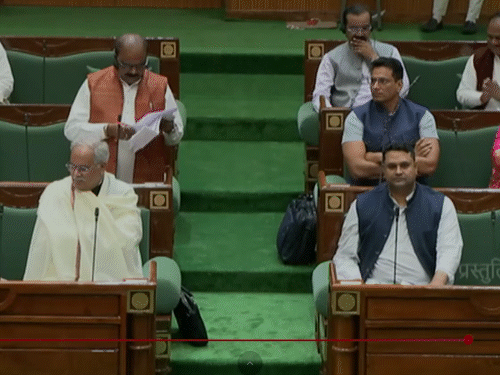 दूसरे दिन की कार्यवाही के दौरान सदन में भूपेश बघेल, उमेश पटेल, और देवेंद्र यादव।