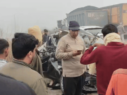 नूंह में हुए हादसे में करीब आठ वाहन आपस में टकरा गए, जिसमें दो लोगों की मौत हो गई।