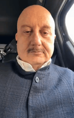 अनुपम खेर ने कहा- खजुराहो जाना कैंसिल हो गया है। अब काशी विश्वनाथ मंदिर में दर्शन करने का निर्णय लिया।