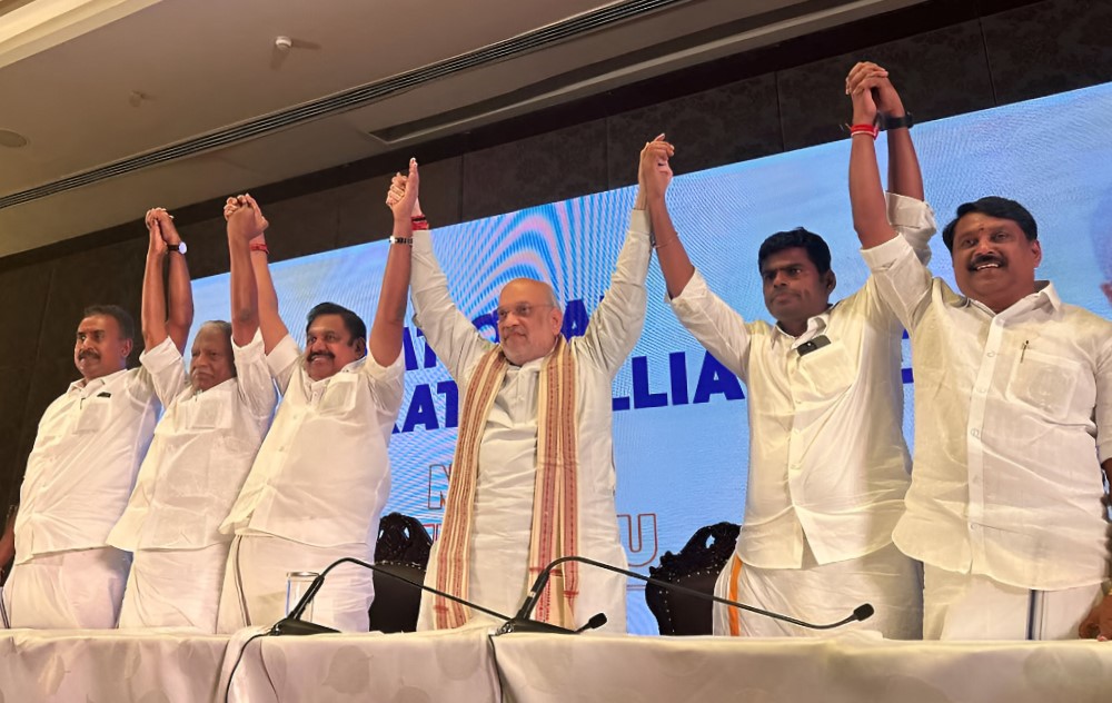 यह तस्वीर अप्रैल 2025 की है। गठबंधन के ऐलान के वक्त अन्नामलाई भी अमित शाह, पलानीस्वामी के साथ प्रेस कॉन्फ्रेंस में मौजूद थे।