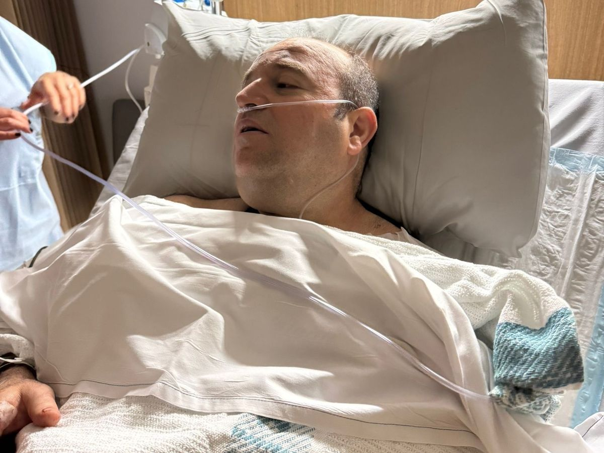 तस्वीर अस्पताल में भर्ती अहमद अल अहमद की है।