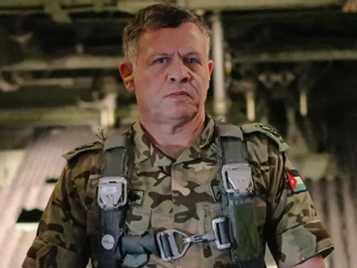 किंग अब्दुल्ला की ये तस्वीर वायरल हुई थी, जिसमें वे आर्मी की वर्दी में नजर आ रहे हैं।