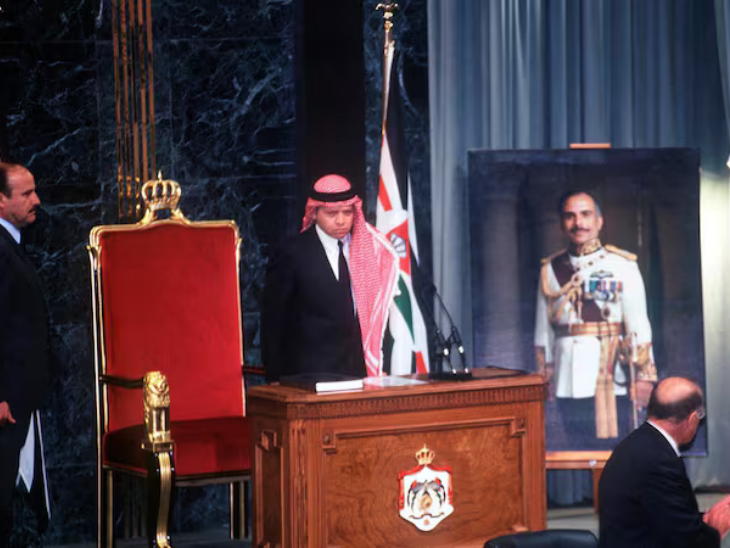 7 फरवरी 1999 को अब्दुल्ला द्वितीय ने जॉर्डन के राजा के तौर पर शपथ ली।