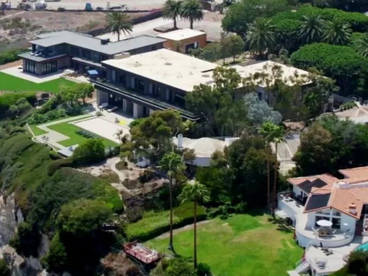 7 बेडरूम वाला यह घर कैलिफोर्निया के मालिबू बीच में है, जिसके मालिक किंग अब्दुल्ला हैं। इसकी कीमत करीब 34 मिलियन डॉलर है।