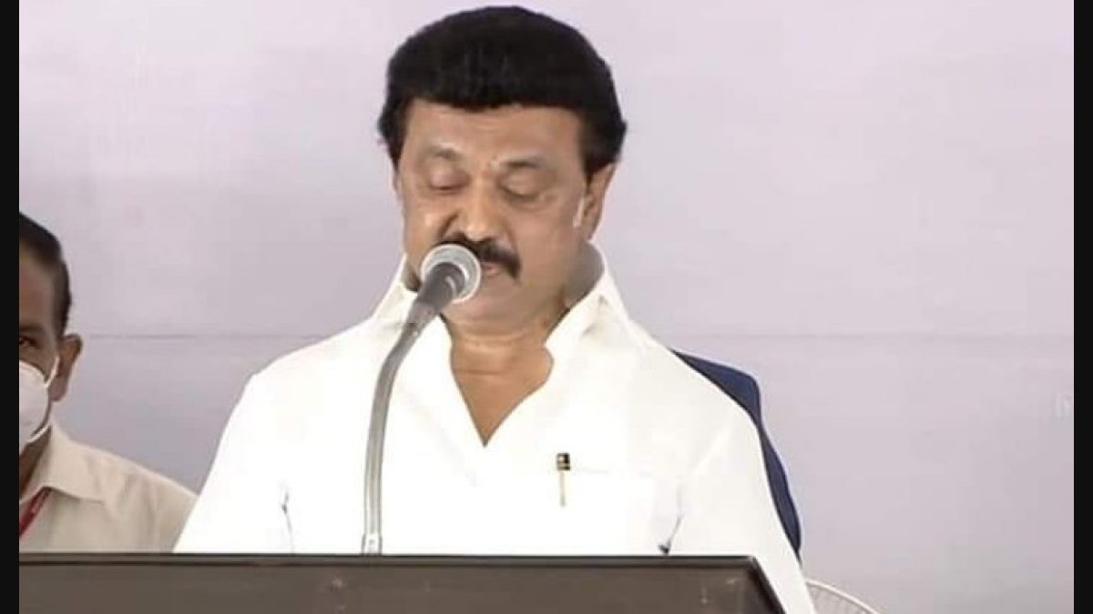 तस्वीर 7 मई 2021 की है। विधानसभा में जीत के बाद एमके स्टालिन ने सीएम पद की शपथ ली थी।