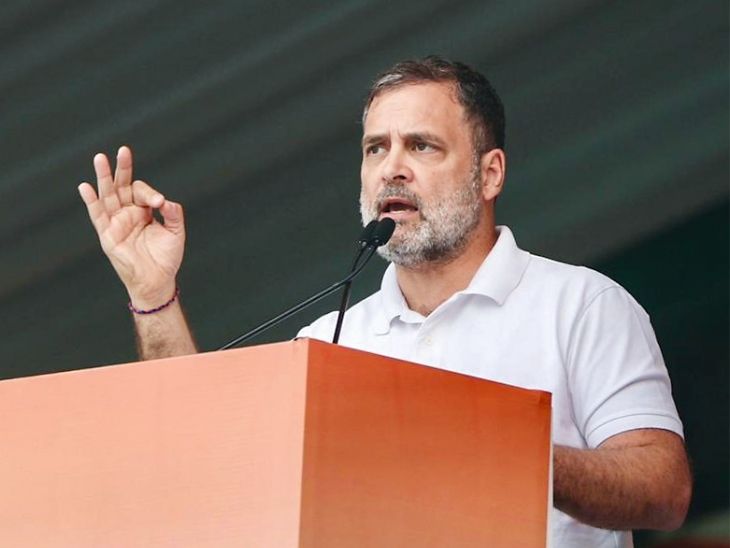 दिल्ली के रामलीला मैदान में आयोजित कांग्रेस की इस रैली में राहुल के अलावा प्रियंका गांधी और मल्लिकार्जुन खड़गे भी शामिल हुए थे। - Dainik Bhaskar