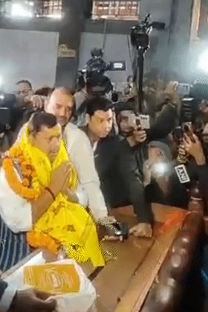 नितिन नबीन ने सोमवार को हनुमान मंदिर में पूजा की।