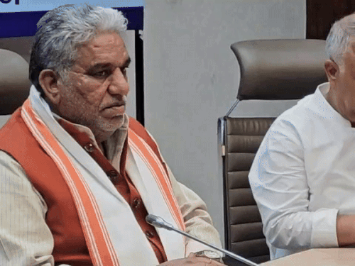 हरियाणा के पंचायत मंत्री कृष्ण लाल पंवार कई बार इनेलो के टिकट पर विधायक बने।