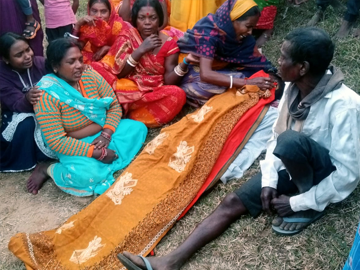 मिहिजाम में सड़क हादसे में एक की मौत, चार घायल:  रखापाड़ा के पास अनियंत्रित टेंपो पलटा, चार हुए गंभीर रूप से घायल – Jamtara News
