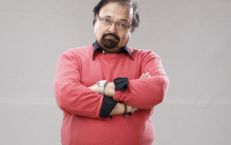 राकेश बेदी कहते है कि डायरेक्टर आदित्य धर ने बताया था कि जमील खान का किरदार मौका देखकर पैरों तले जमीन खींच लेता है।