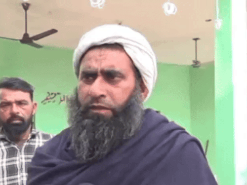 लड़की के रिश्तेदार ने बताया कि बेटी के ससुर ने बारात लाने से साफ मना कर दिया।