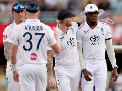 इंग्लैंड 2-0 से पीछे है।