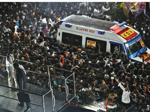 27 सितंबर को करूर में रैली हुई, विजय देर से पहुंचे। इससे भगदड़ हुई।