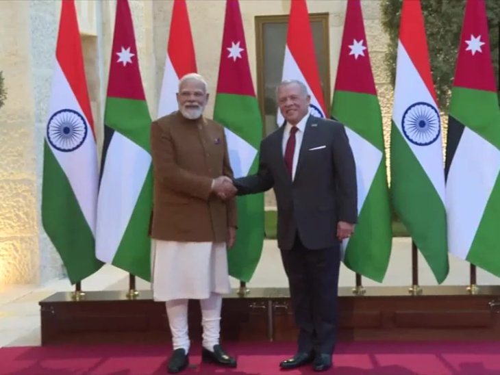 पीएम मोदी ने अम्मान के हुसैनिया पैलेस में किंग अब्दुल्ला से मुलाकात की।