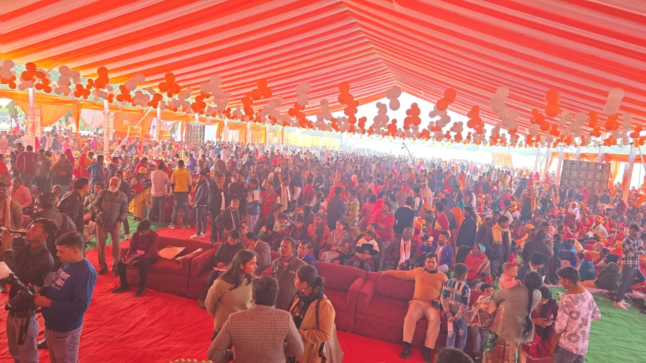 लखनऊ में 409 जोड़ों का सामूहिक विवाह, 401 ने लिए सात फेरे; 8 मुस्लिम जोड़ों ने पढ़ा निकाह