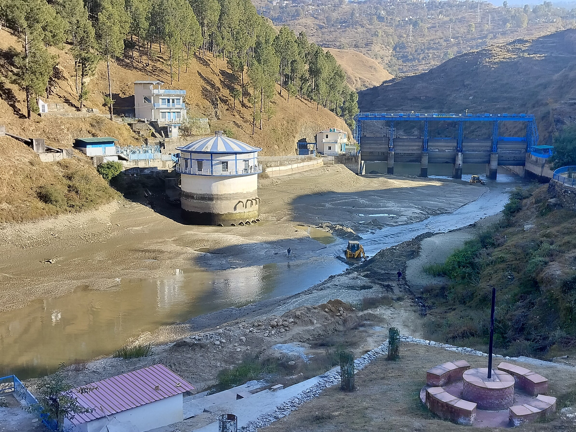 Siltation Inurdu Silt removal work begins at Kosi Barrage