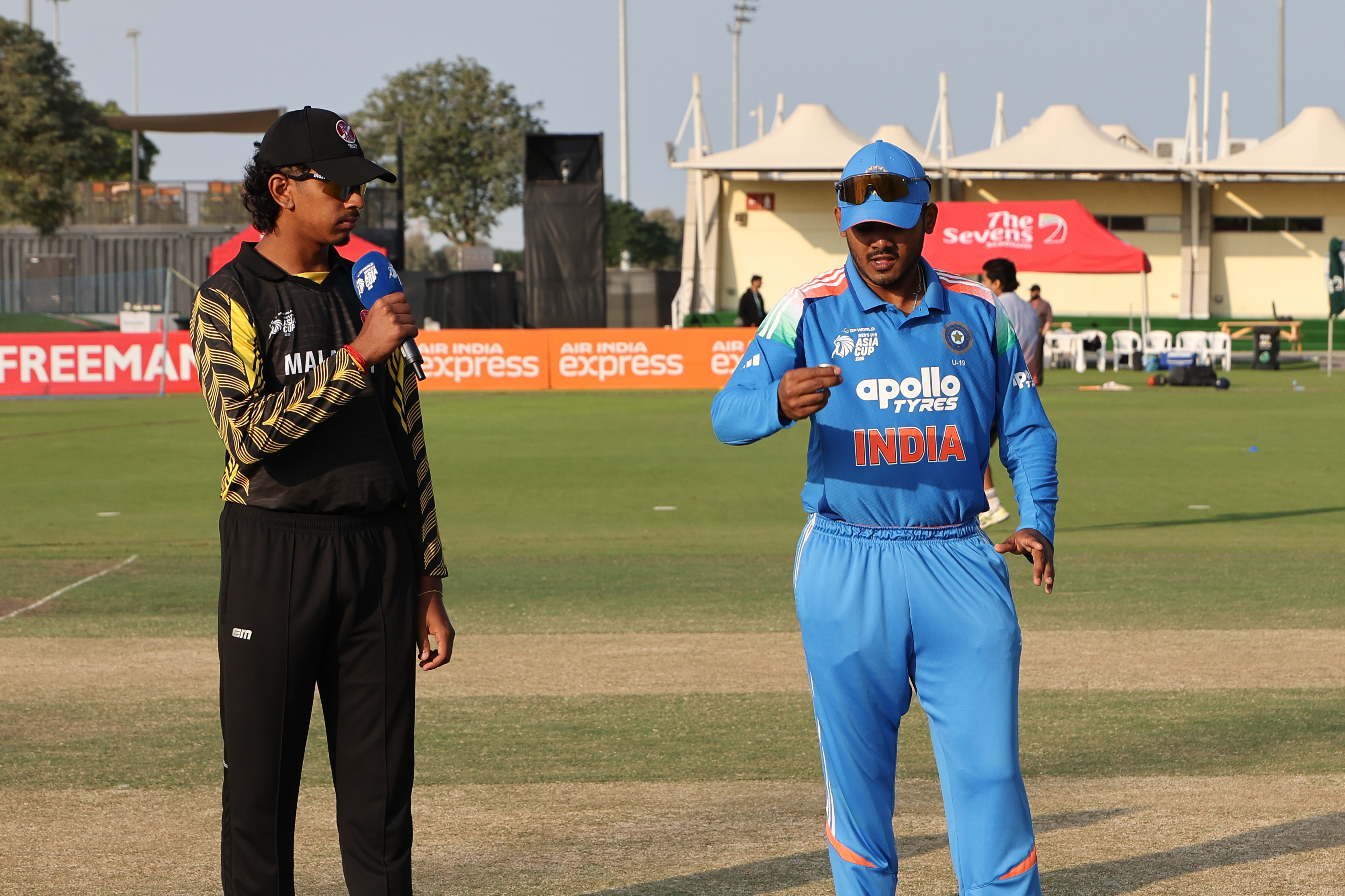 मलेशिया ने टॉस जीता और पहले गेंदबाजी करने का फैसला किया था।