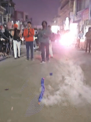 भरतपुर में लोगों ने पटाखे चलाए और कार्तिक के सिलेक्ट होने की खुशियां मनाईं।