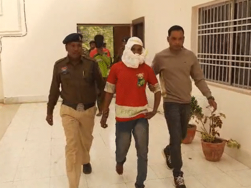 कवर्धा जिले में बॉयफ्रेंड ने अपनी गर्लफ्रेंड का उसी के दुपट्टे से गला घोंट दिया। 8 साल बाद आरोपियों को पकड़ा गया है। - Dainik Bhaskar