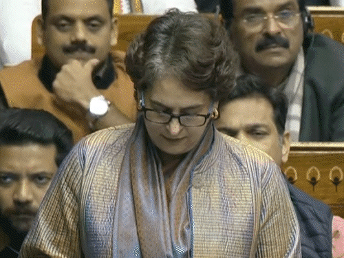 लोकसभा में मंगलवार को कृषि और ग्रामीण विकास मंत्री शिवराज सिंह चौहान ने VB-जी राम जी बिल पेश किया। कांग्रेस सांसद प्रियंका ने इसका विरोध किया।