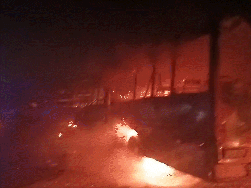 हादसे के बाद एक्सप्रेस-वे पर 3 किमी. लंबा जाम लग गया। मौके पर पहुंची फायर ब्रिगेड की टीम को आग पर काबू पाने में काफी मशक्कत करनी पड़ी। गाड़ियां जलकर खाक हो गई थीं।