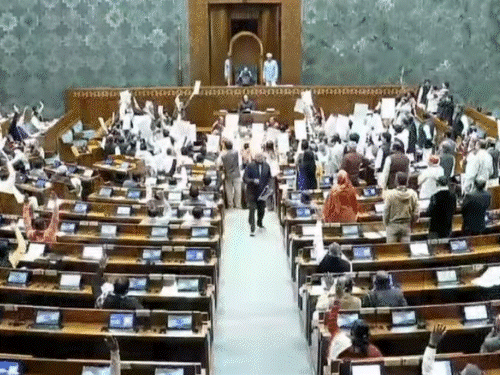 बिल पर चर्चा के बीच विपक्ष ने हंगामा किया।। इसके बाद कार्यवाही 2 बजे तक स्थगित कर दी।