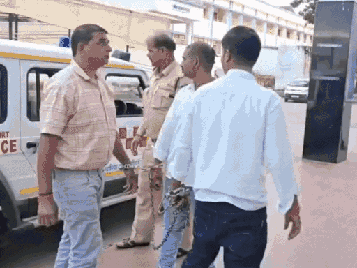 ये 29 सितंबर 2025 की तस्वीर है जब कोर्ट ने पिता सुरेंद्र सिंह समेत परिवार के 6 सदस्यों को आजीवन कारावास की सजा सुनाई।