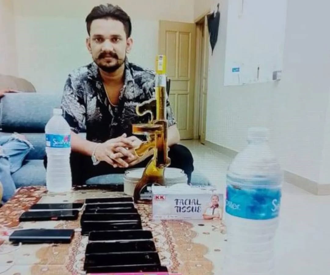 सुनील मीणा ने मयंक सिंह के नाम से भी पहचान पत्र बना लिया था। काफी समय तक इसी वजह से पुलिस को धोखा देता रहा था।