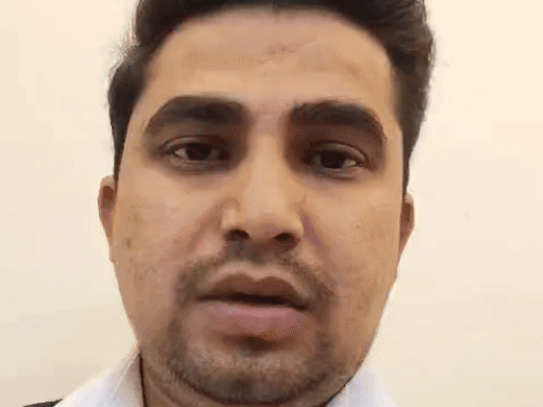 हाईकोर्ट का वकील अमन बोला जिन लड़कों से हाथ मिला वो जानते है चोरों को।