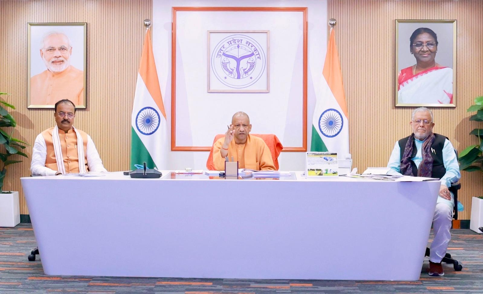 सीएम ने कहा- कोहरे के चलते वाहन दुर्घटनाओं को रोका जाए।