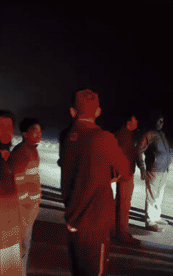 हत्या की खबर पाकर मौके पर लोगों की भारी भीड़ लग गई। पुलिस मामले की जांच में जुटी है।