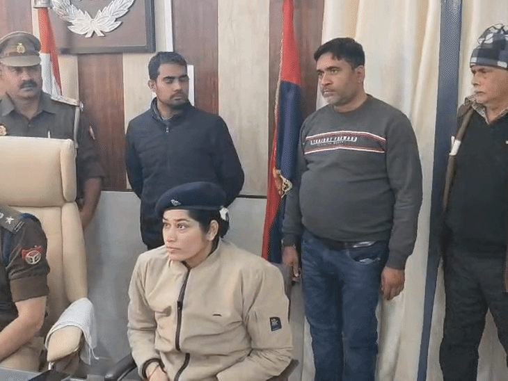 सोमवार यानी 15 दिसंबर को डीसीपी पश्चिमी जोन अतुल शर्मा ने हत्या का खुलासा किया।