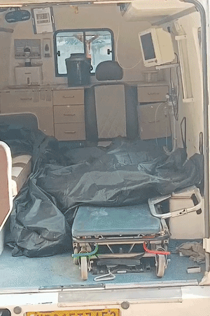 एंबुलेंस में 17 बैग में भरकर टुकड़ों में डेडबॉडी लगाई गई है। इसका पोस्टमॉर्टम होगा।