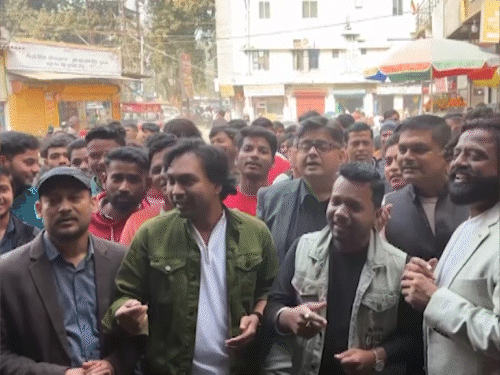 পূর্ণিয়ায় সীমান্তের গান গেয়ে ভক্তরা।