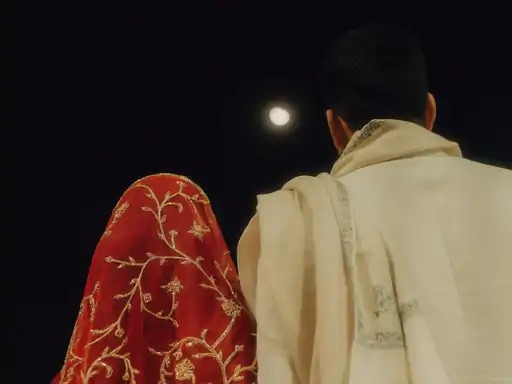 निकाह की तस्वीरों में पोस्ट में जायरा ने अपने शौहर का न चेहरा दिखाया और न ही नाम बताया था।