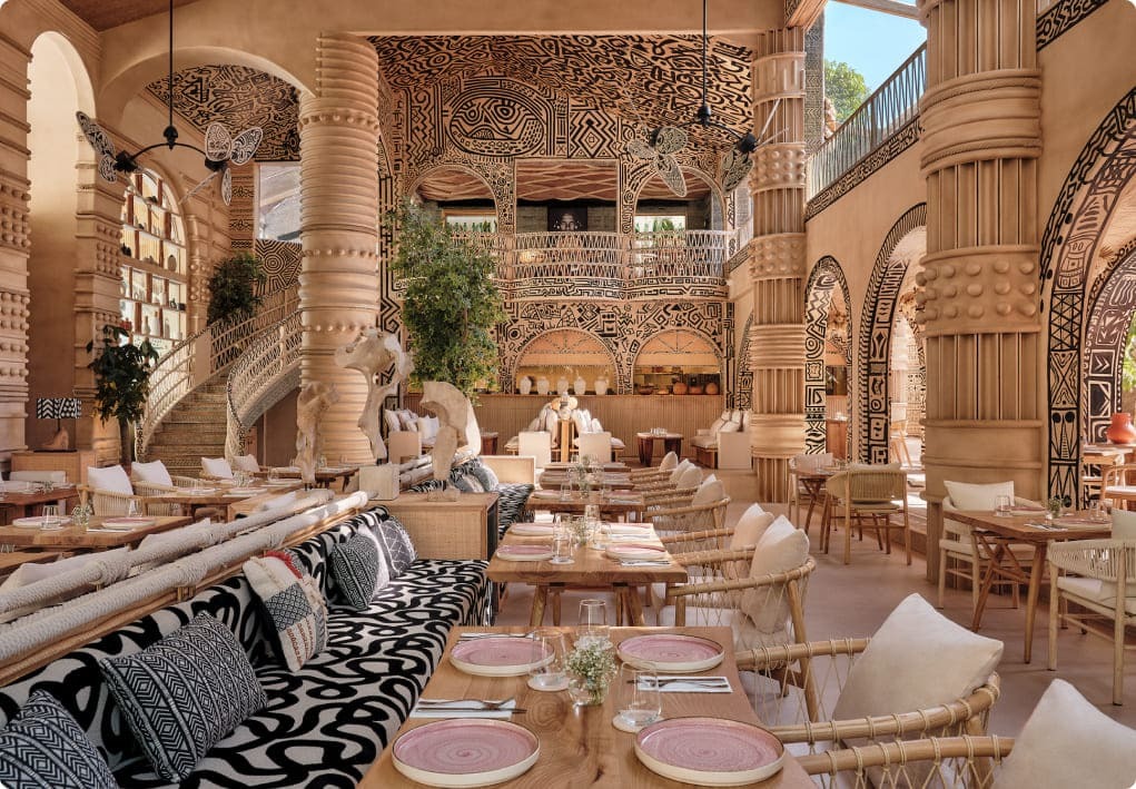 हाल ही में एक इंटरव्यू में सोशलाइट शोभा डे ने दावा किया था कि मुंबई बैस्टियन की एक दिन की कमाई 2-3 करोड़ रुपए हैं।