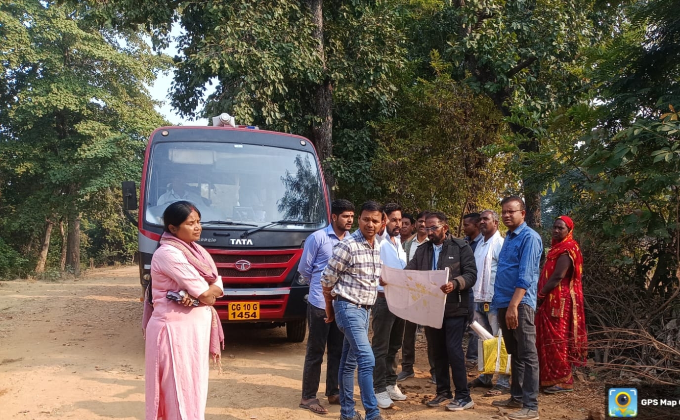 सरकारी जमीन पर स्थानीय लोगों ने कर लिया है अवैध कब्जा।