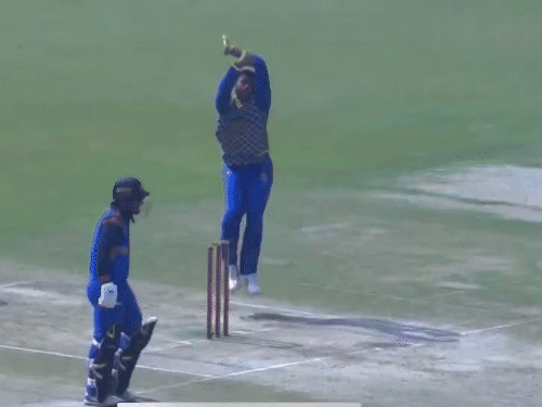 महज 19 साल की उम्र में कार्तिक ने अपनी प्रतिभा से कई दिग्गजों का ध्यान खींचा है।