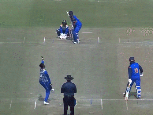 कार्तिक शर्मा अपनी विस्फोटक बल्लेबाजी के लिए जाने जाते हैं।