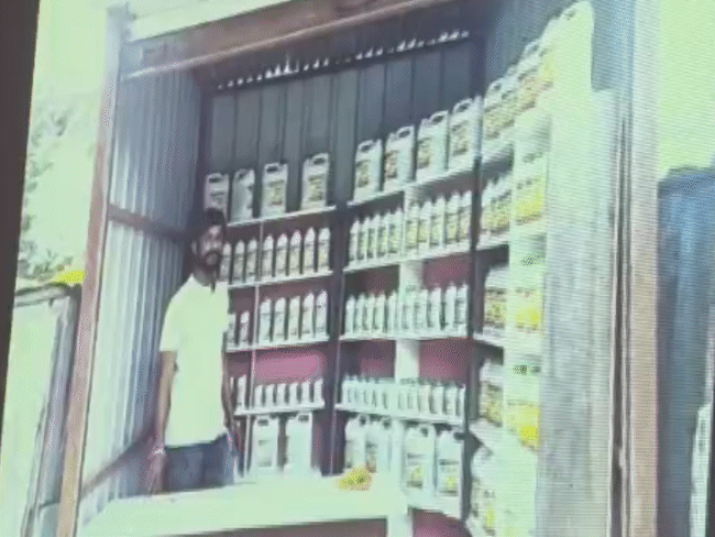 दुकानों में डमी स्टॉक सजाया गया, ताकि ट्रोजैक्शन सीमा को बढ़ाया जा सके।