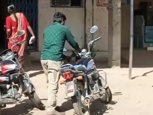 बैंक ऑफ महाराष्ट्र खेड़ीसांवलीगढ़ में काम करने वाला एक कर्मचारी भी फ्राड में शामिल था।