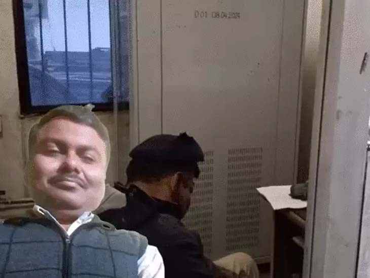 ड्यूटी के दौरान हेड कांस्टेबल के कनपटी के पास गोली मारने से काफी खून बह गया था