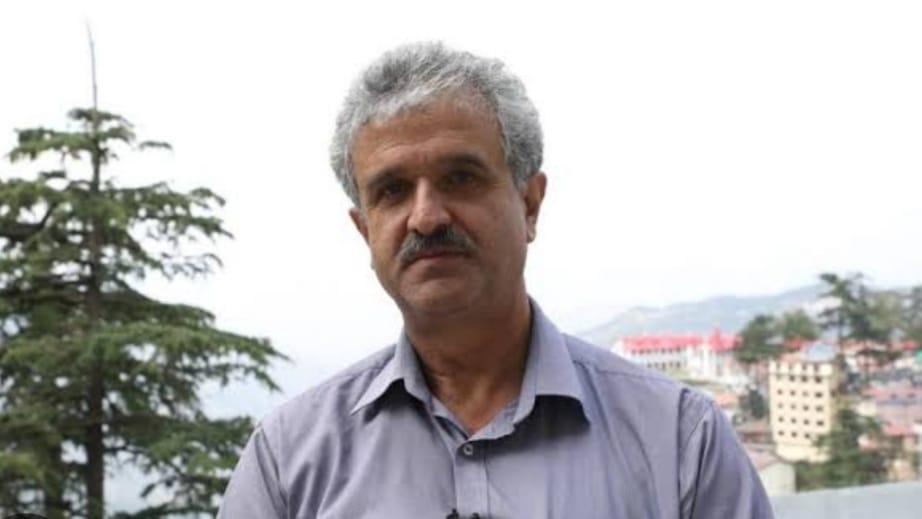 सेब उत्पादक संघ के सचिव संजय चौहान