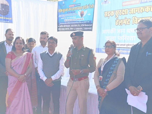 जागरुकता रैली से रोड सेफ्टी-ट्रैफिक रुल्स की जानकारी देते SP प्रवीण नायक नूनावत।