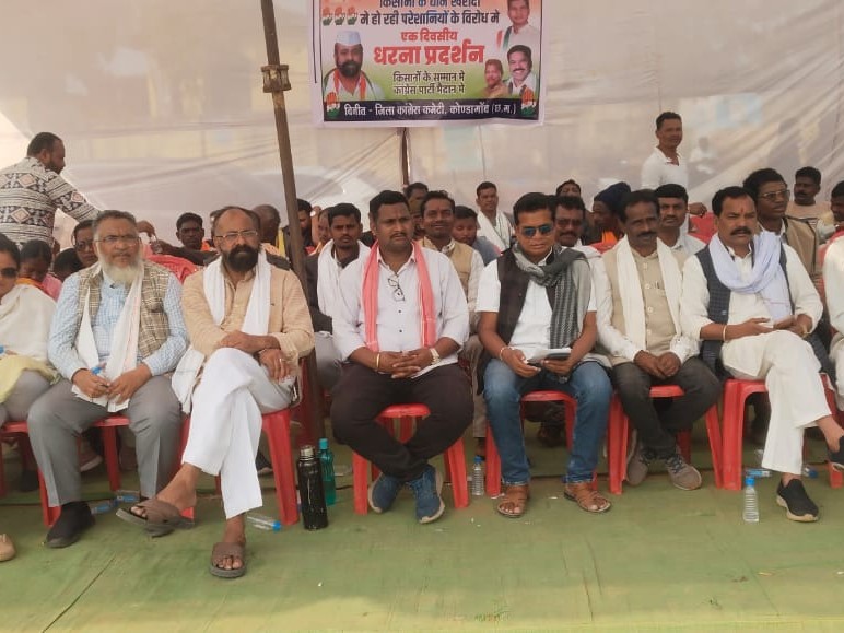 Congress protests over farmers' problems in paddy procurement | धान खरीदी में किसानों की परेशानी पर कांग्रेस का धरना: कोंडागांव में मरकाम बोले-उपज बेचने के लिए भटकना पड़ रहा, उग्र-आंदोलन की चेतावनी दी - Kondagaon News 1 13933fb2 d630 45c3 b344 5f05fc186e03 1765972434574