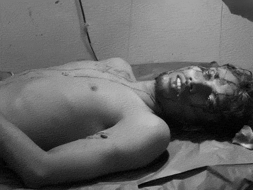 दुर्ग जिले में एक सैंडविच बेचने वाले को नशेड़ियों ने बेरहमी से पीटा। हमलावरों ने सैंडविच ठेले को भी पलट दिया। - Dainik Bhaskar