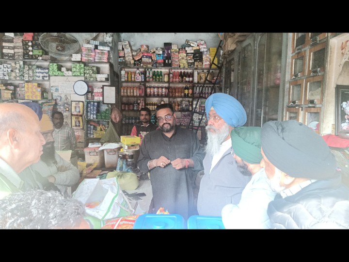 तरनतारन में किराना स्टोर में चोरी:  शटर का ताला तोड़ घुसेचोर, 23,800 की नकदी, 12 किग्रा देसी घी व कीमती सामान ले गए – tarn-taran News