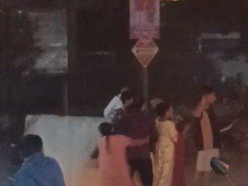 नेहरू नगर में दोनों पक्ष के लोगों ने जमकर हंगामा किया।